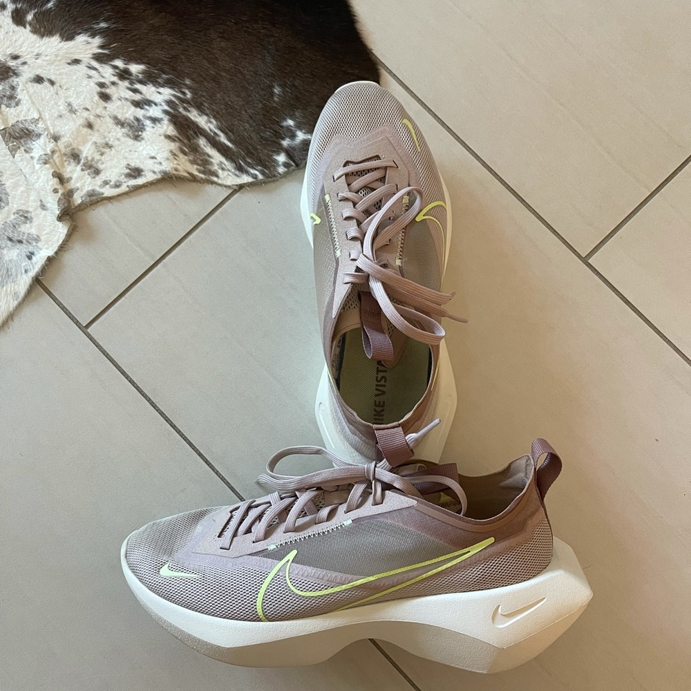 Nike Vista Lite